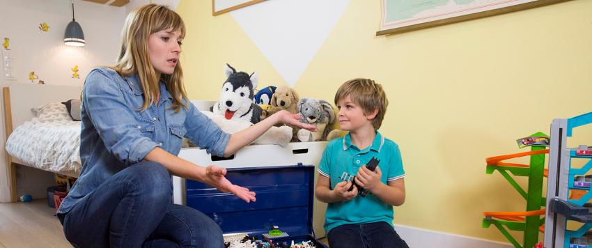 لهذه الأسباب.. اجعلي طفلك يشارك في الأعمال المنزلية