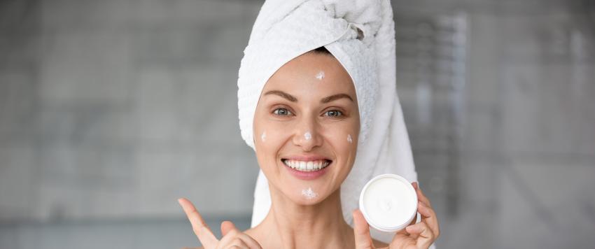 أفضل كريمات لشد بشرة العنق