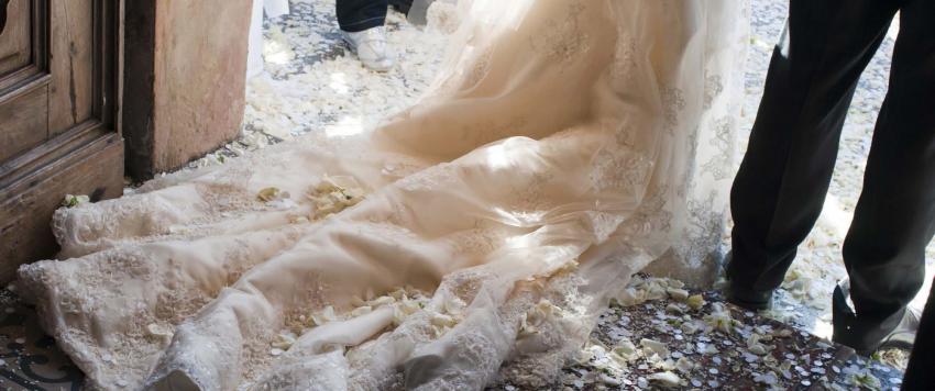 ما الأشياء التي يجب وضعها في الاعتبار عند شراء عريسك بدلة الزفاف؟