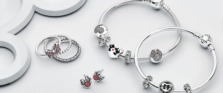 أكسسورات بتصميم مشترك بين مجوهرات باندورا وديزني 