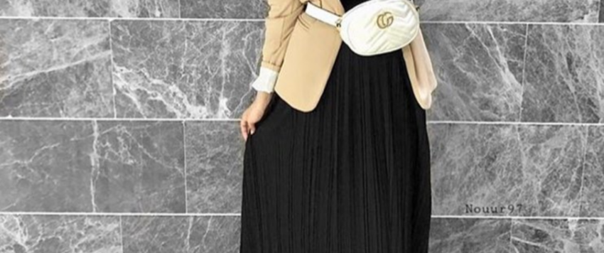 أفكار لارتداء التنورة البليسيه هذا الصيف بشكل يناسب حجابك