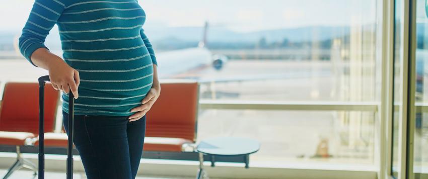 السفر أثناء الحمل... هل يمكن أن يؤدي للإجهاض وما هي الاحتياطات؟