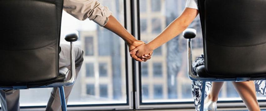 أبراج تضع العمل قبل الحب في حياتها