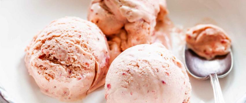 طريقة تحضير أيس كريم الفراولة