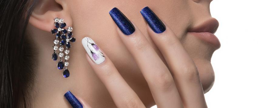 ابدئي فصل الشتاء بهذه الصيحات من رسوم وألوان طلاء الأظافر