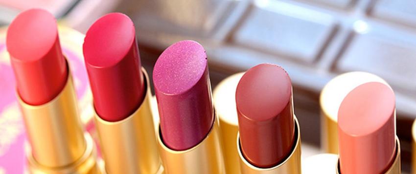 ٣ استخدامات اخرى لحمرة الشفاه لدى نجمات بوليوود ... تعرفي عليها
