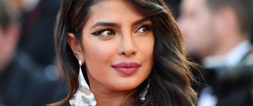 بـ5 خطوات بسيطة.. قومى بتطبيق مكياج الجميلة بريانكا شوبرا