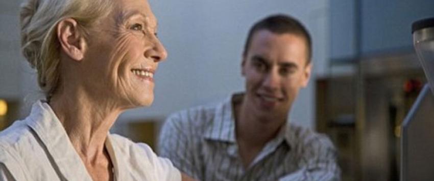 مسنة أجنبية