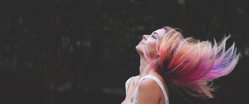 10 نصائح لصبغ شعرك في المنزل ليوم العالمي للمرأة