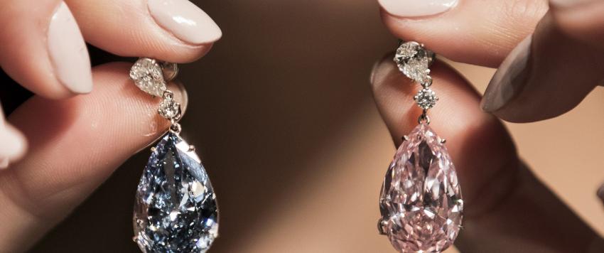 8 قطع من المجوهرات تألقت بها النجمات في مهرجان غولدن غلوب الافتراضي