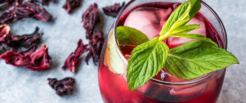 هذا ما يحدث لجسمك عند تناول مشروب الكركدية يوميًا!