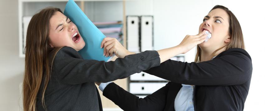 التحكم بالاخرين