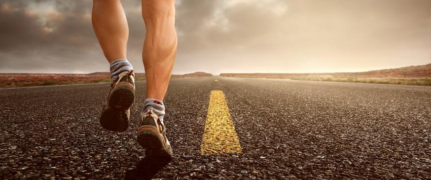 أحذية مزودة بنابض تساعدنا على الجري بسرعة أكبر من 50 في المائة!