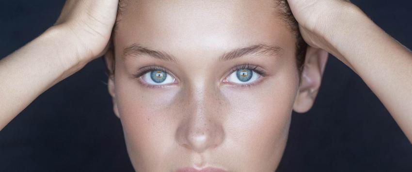 هل من المهم وضع المكياج يومياً؟.. المشاهير يجيبون بالصور 