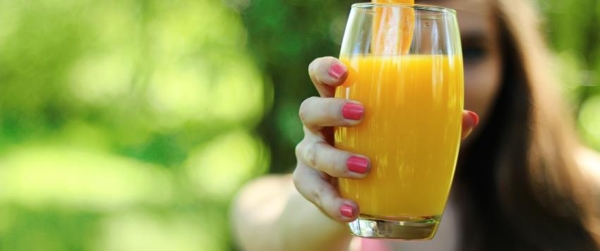 "عصير البرتقال" يحد من مخاطر السمنة ويعزز صحة القلب