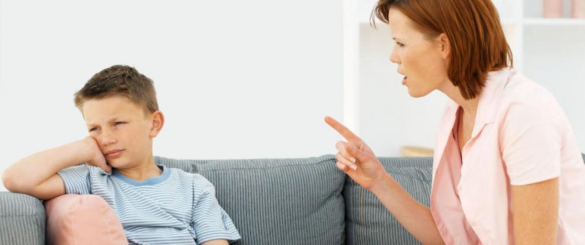 تجنبي هذه الكلمات أثناء تهذيب طفلك