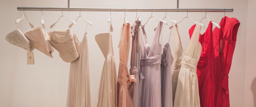 شاهدي أغلى ١٥ فستانا ارتدته النجمات على مر السنوات