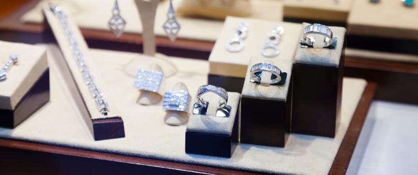 افتتحت لمى حوراني معرضها للمجوهرات الفاخرة في شنغهاي، المستوحى من شنغهاي في عشرينيات القرن الماضي وشنغهاي اليوم.