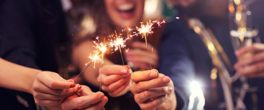 جزيرة ياس تكتسي بالأضواء احتفالاً برأس السنة الجديدة