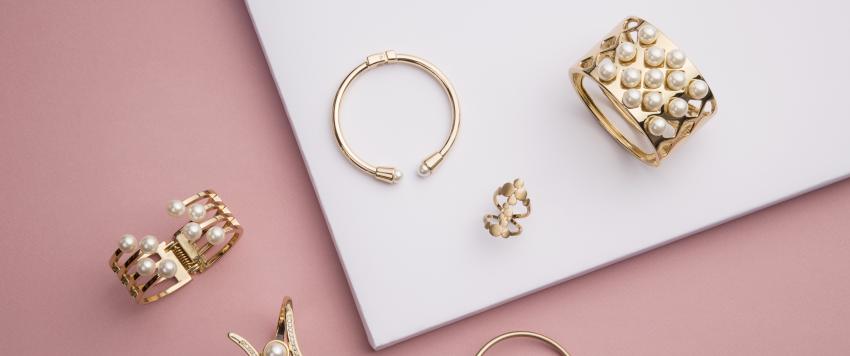 أنثوية وناعمة.. تعرفي على أبرز تصميمات المجوهرات لصيف 2020 