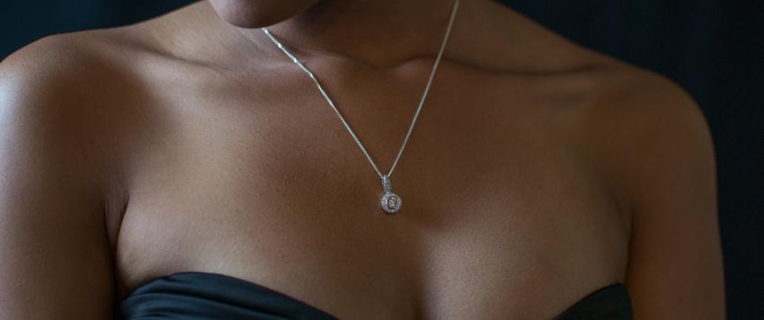  أجمل الإكسسوارات الذهبية التي تناسب كل فتاة عصرية