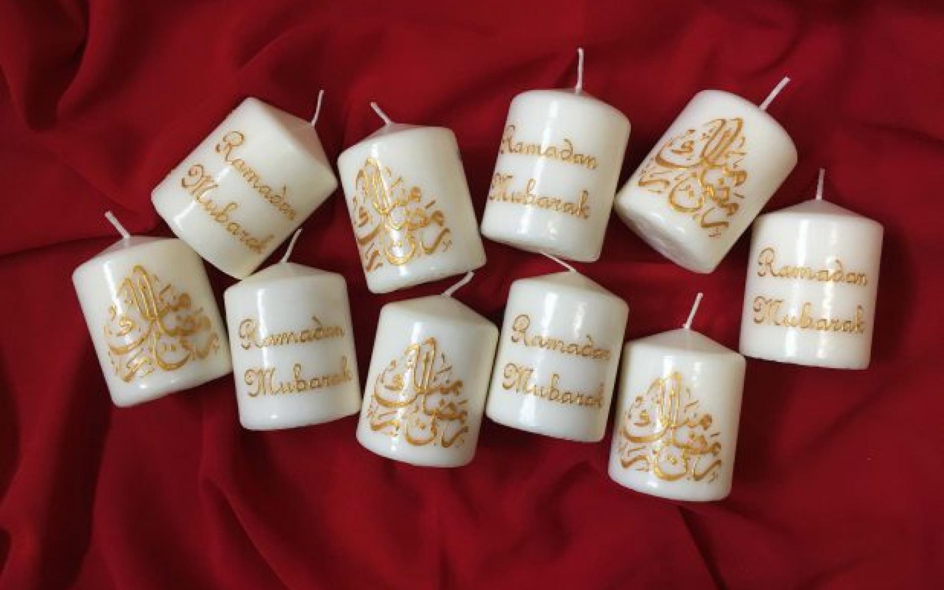 يمكنك وضع شموع رمضان الأبجدية في غرفة المعيشة الخاصة بك والتي ستمنح عرضًا جميلًا في شهر رمضان.