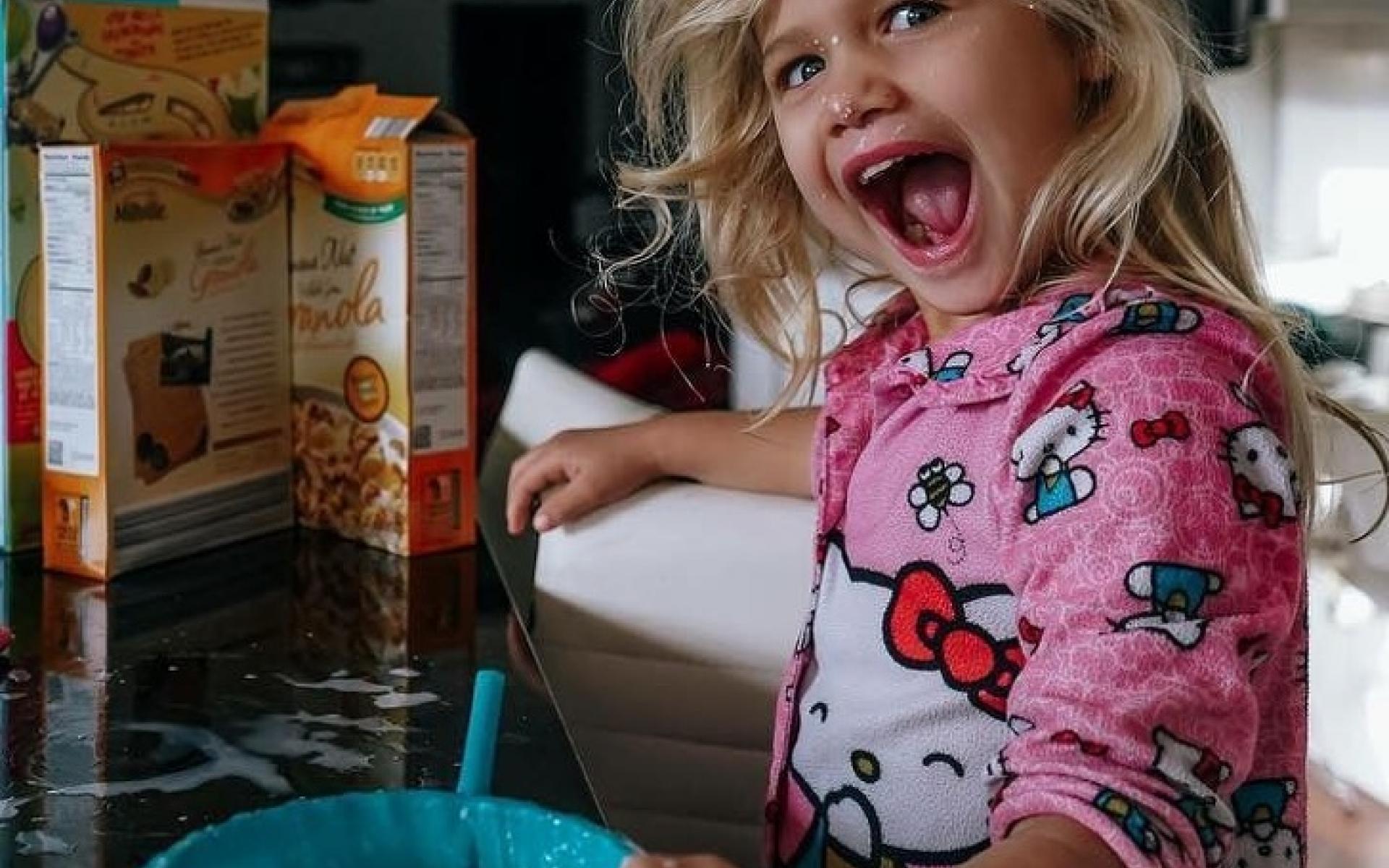 مصورة تلتلقط صور الأطفال بطرق مميزة