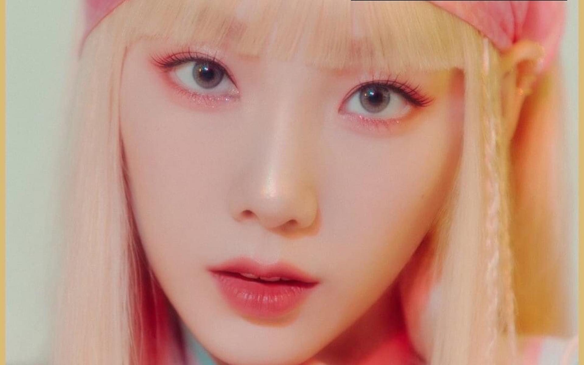 كيم تايون Kim Tae-yeon: هي مغنية كورية، ومقدمة، ومذيعة راديو، وراقصة، وممثلة، وعارضة أزياء، وقائدة فرقة الفتيات Girls' Generation.