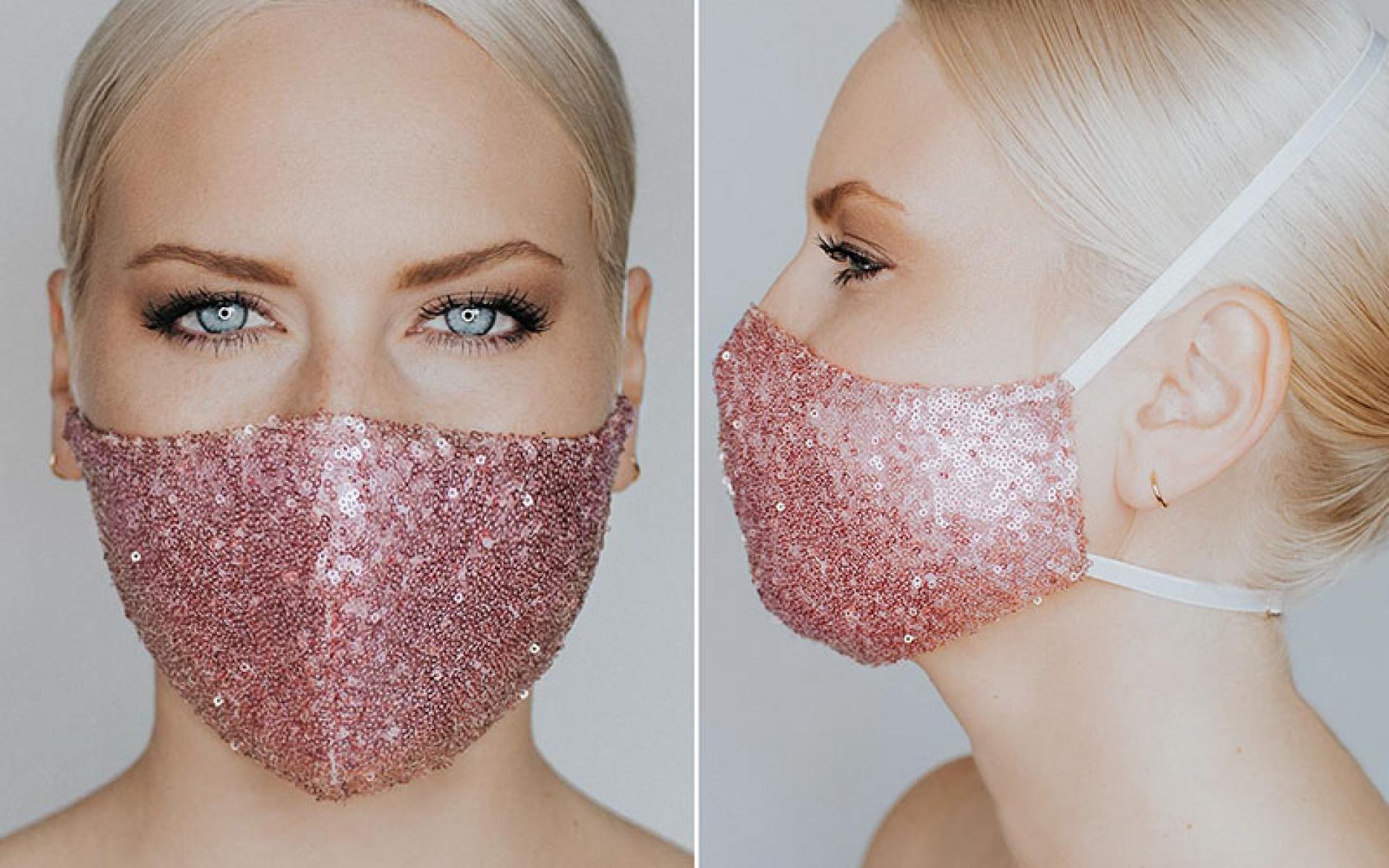 قناع مرصع باللون الوردي