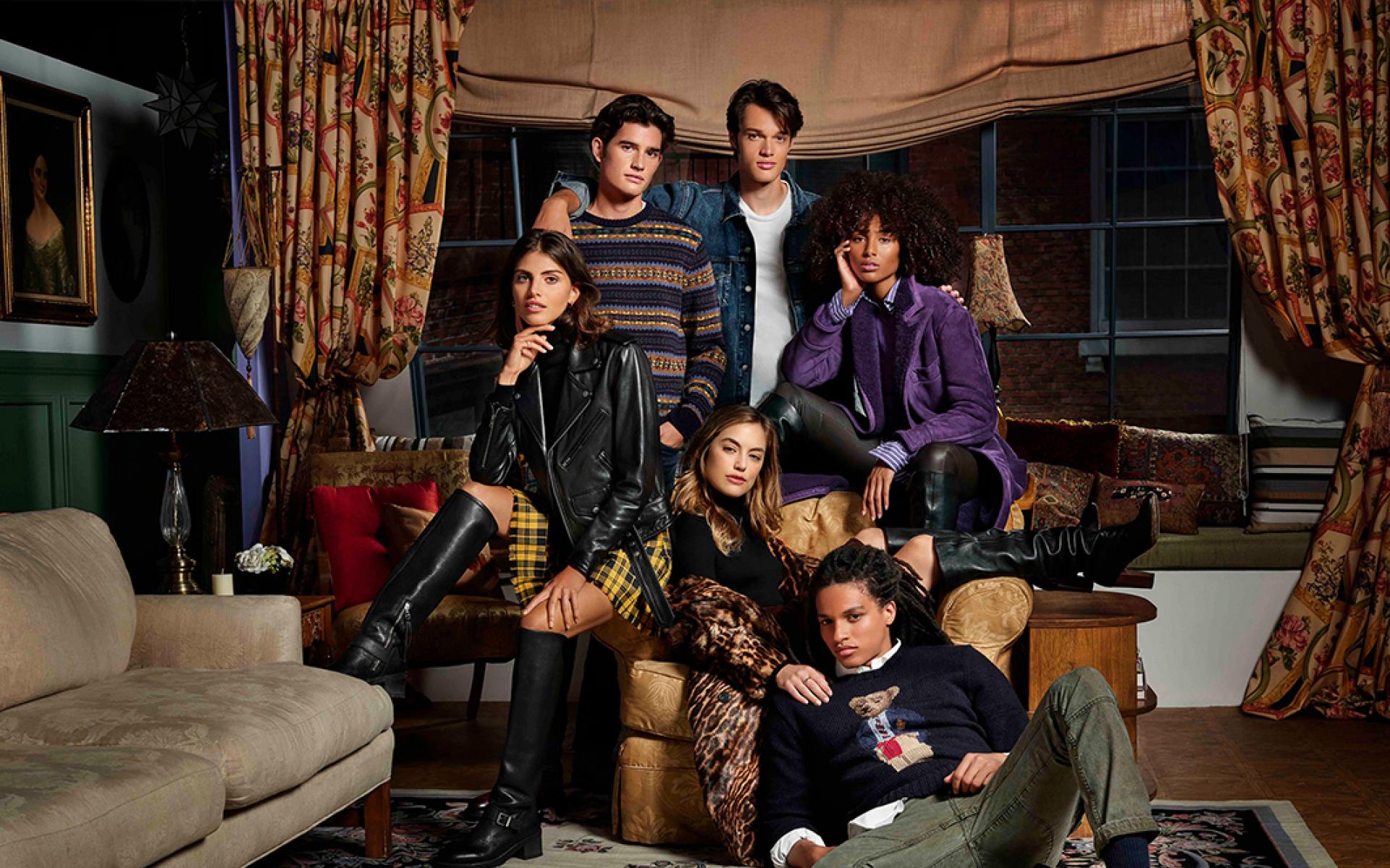 تعاون مع شركة Warner Bros لإنشاء مجموعة Wear to Work والتي بُنيت على أساس شخصية "راتشيل غرين" في مسلسل "فريندز"