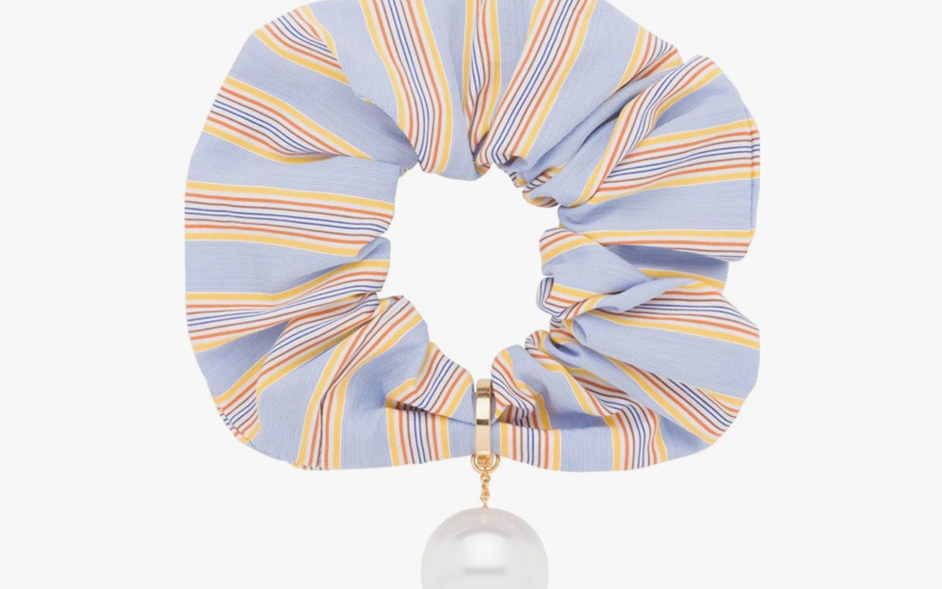 Miu Miu توكة شعر مزينة باللؤلؤ